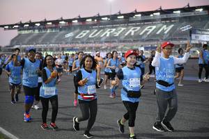 BIB: 1481, 10424, 13366, 16501, 
                            <button type="button" onclick="openModal(10909297)" class="btn btn-primary btn-sm float-right btn-popup" data-toggle="modal" data-target=".modal-high-quality">
                        <i class="fas fa-shopping-cart"></i> Add to Cart
                    </button>
                                            <button type="button" onclick="isThisMe(10909297, true)" class="btn btn-success btn-sm float-right btn-popup btn-isme hidden" data-toggle="tooltip" data-placement="bottom" title="นี่คือรูปของคุณใช่ไหม คลิกที่นี่เพื่อเอาเข้าอัลบั้ม">
                        <i class="fas fa-plus"></i> Add to album
                    </button>
                    <button type="button" onclick="isThisMe(10909297, false)" class="btn btn-warning btn-sm float-right btn-popup btn-isnotme hidden">
                        <i class="fas fa-ban"></i> Remove from album
                    </button>